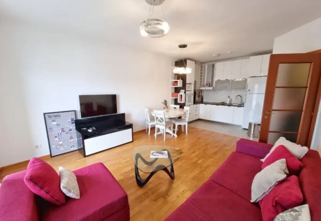 Izdavanje, jednosoban stan, 50m², City Kvart, Podgorica