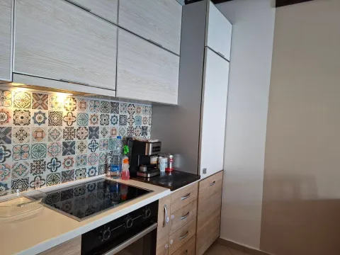 Izdavanje, jednosoban stan, 58m², Centar, Tivat - image 5