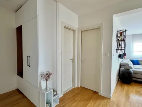 Prodaja, dvosoban stan, 70m², Central Point, Podgorica - image 8