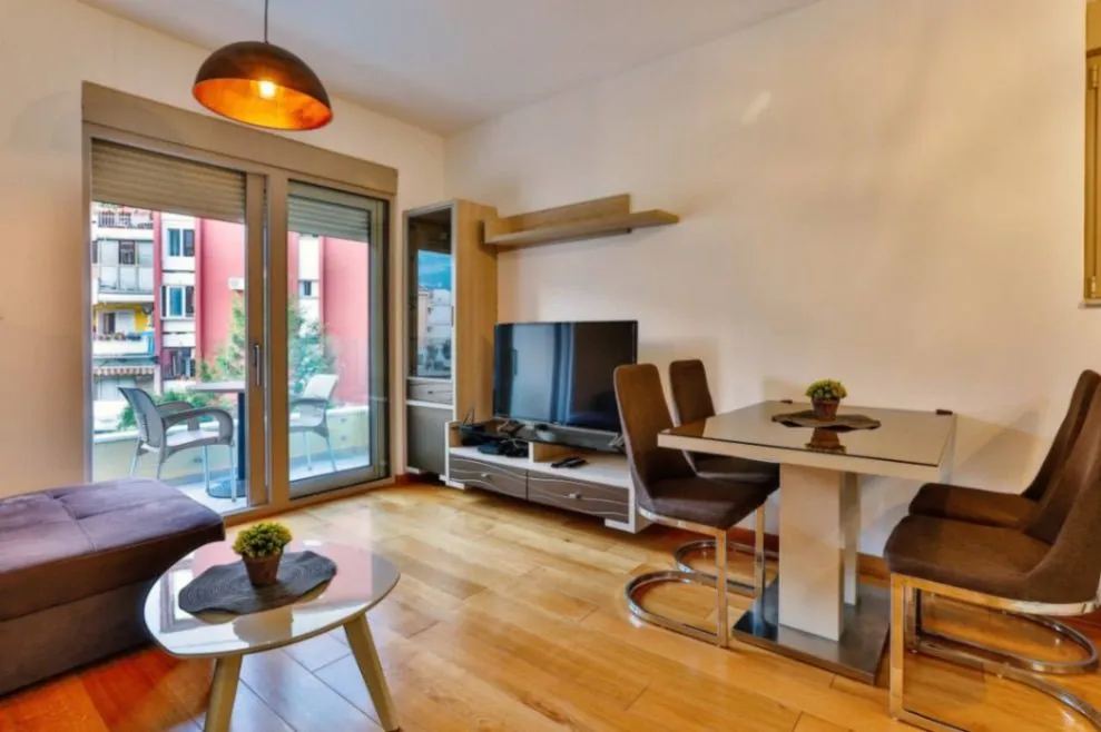 Izdavanje, jednosoban stan, 40m², Budva, Crna Gora