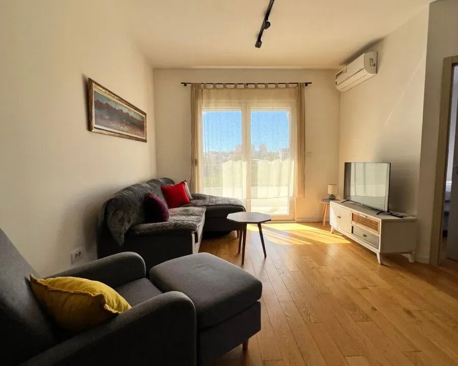 Izdavanje, jednosoban stan, 41m², Centar, Podgorica