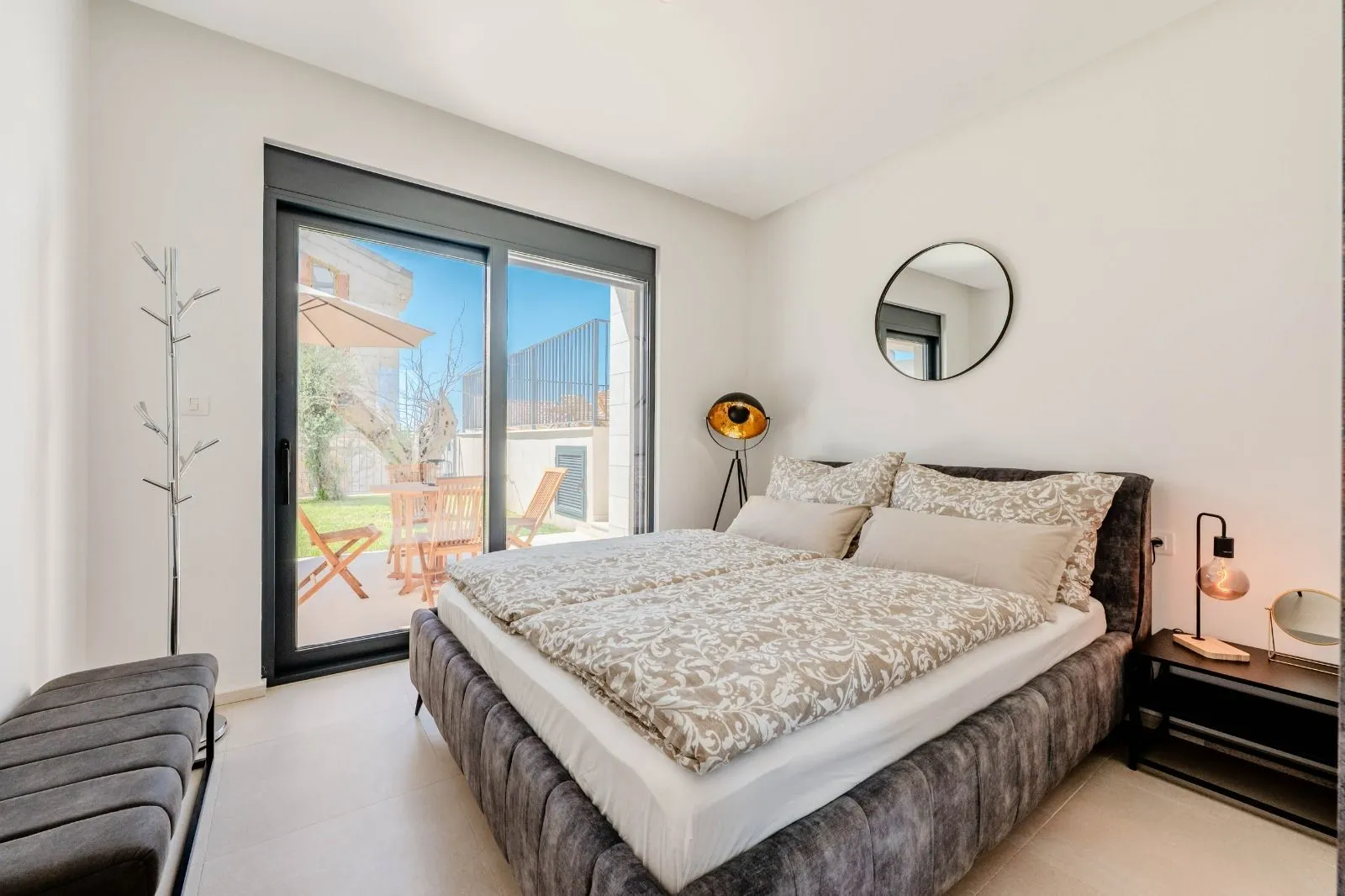 Izdavanje, kuća, 159m², Reževići, Budva