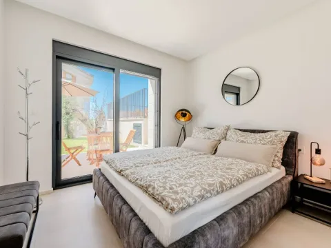 Izdavanje, kuća, 159m², Reževići, Budva - image 15