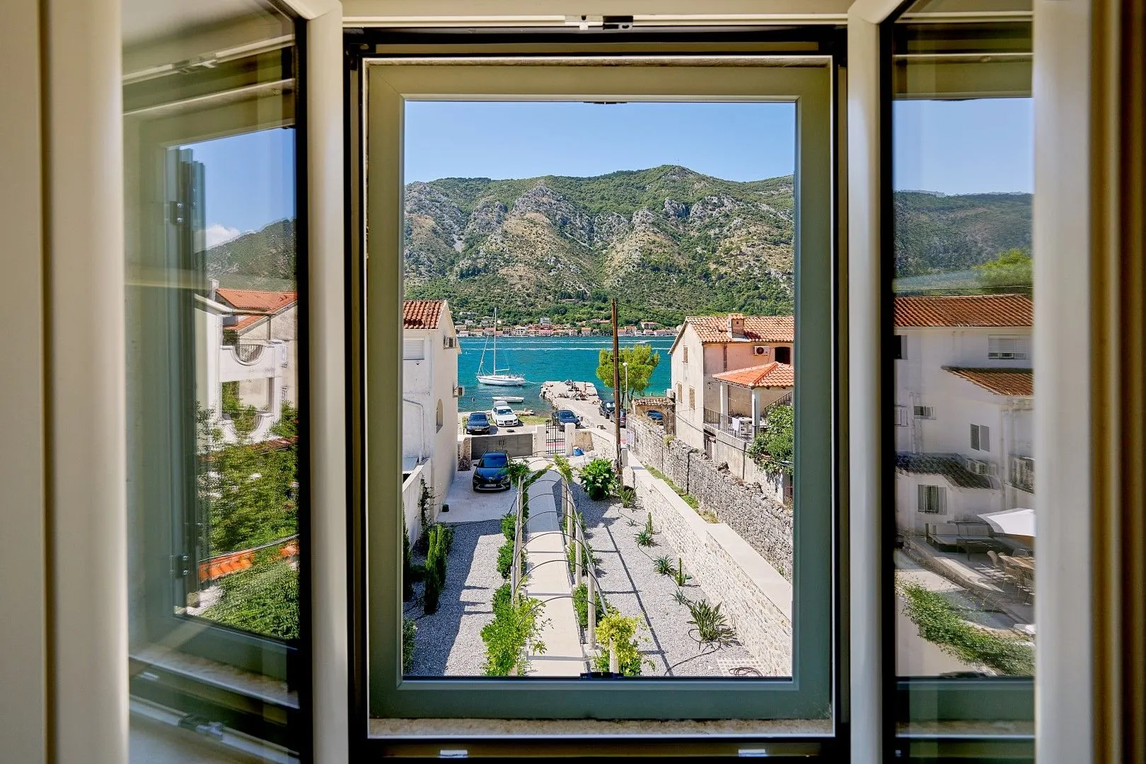 Rent, house, 200m², Dobrota, Kotor