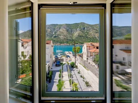 Izdavanje, kuća, 200m², Dobrota, Kotor - image 31
