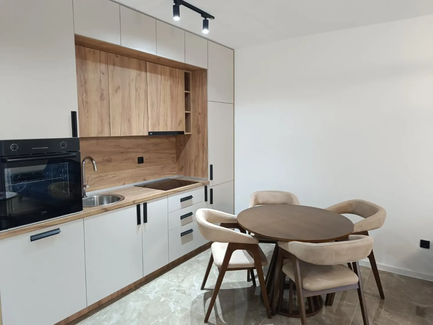 Izdavanje, jednosoban stan, 40m², Maine, Budva