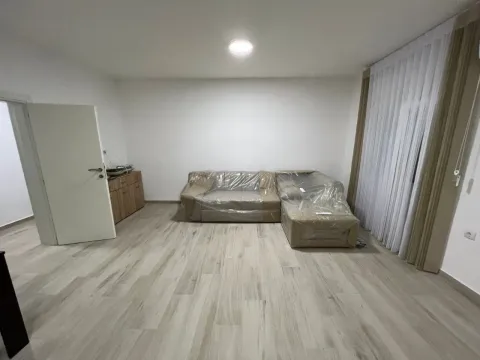 Izdavanje, dvosoban stan, 80m², Tivat, Crna Gora - image 1