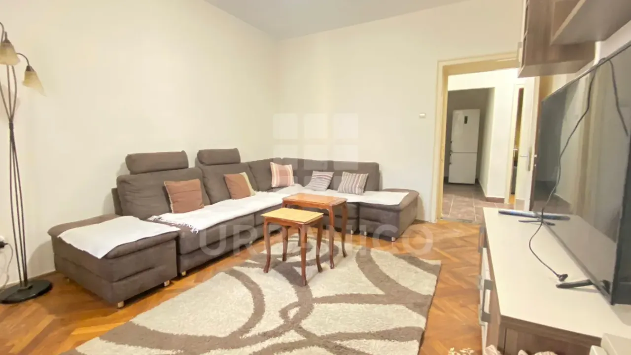 Izdavanje, dvosoban stan, 70m², Centar, Podgorica