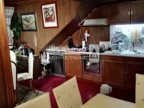 Prodaja, četvorosoban stan, 142m², Zemun Centar, Zemun Sve Podlokacije - image 9