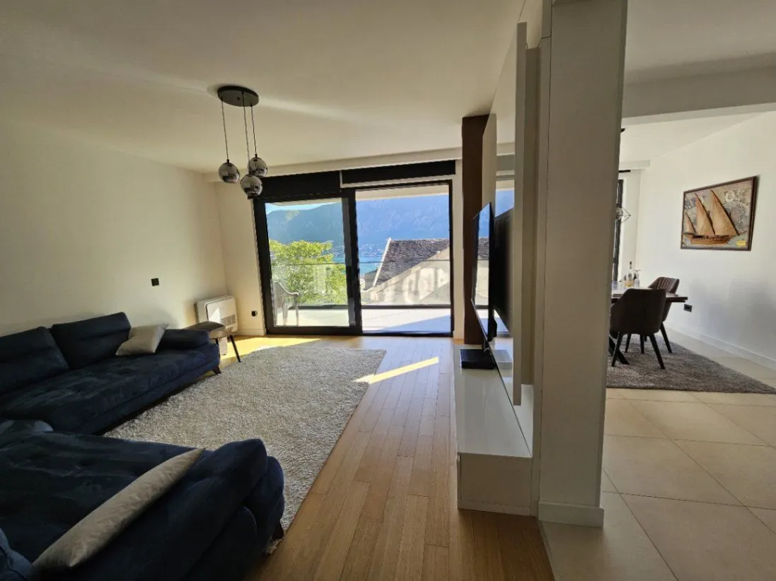 Prodaja, trosoban stan, 90m2, Dobrota, Kotor