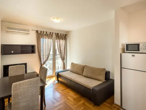 Sale, one bedroom apartment, 35m², Bečići, Budva - image 4