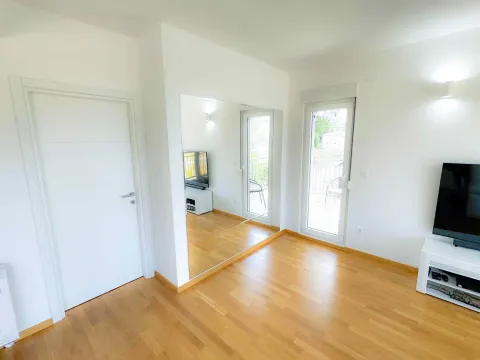 Prodaja, dvosoban stan, 72m², Tivat, Crna Gora - image 4