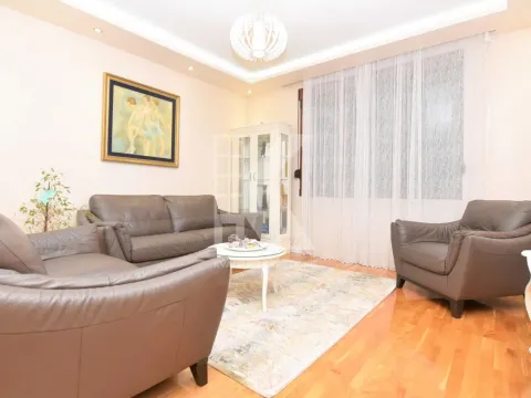 Izdavanje, dvosoban stan, 90m², Preko Morače, Podgorica - image 1