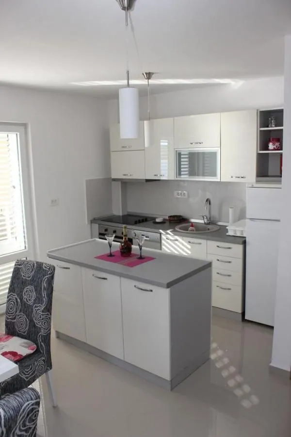 Rent, two bedroom apartment, 80m², Tivat, Crna Gora