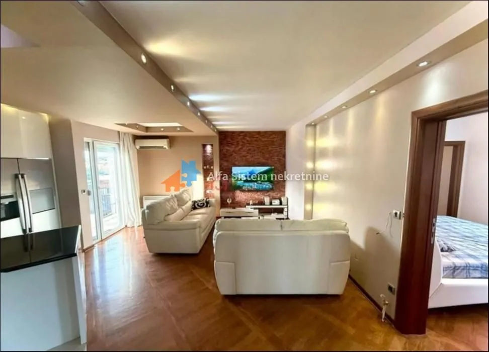 Izdavanje, trosoban stan, 96m², Savski Venac, Beograd