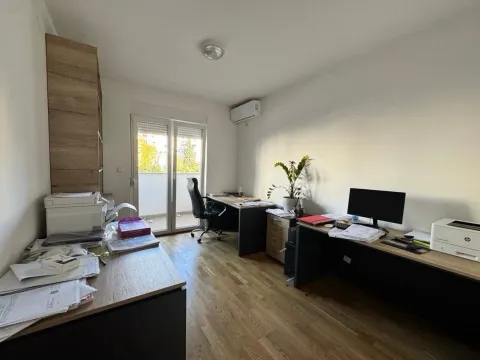 Prodaja, jednosoban stan, 45m², Stari Aerodrom, Podgorica - image 4