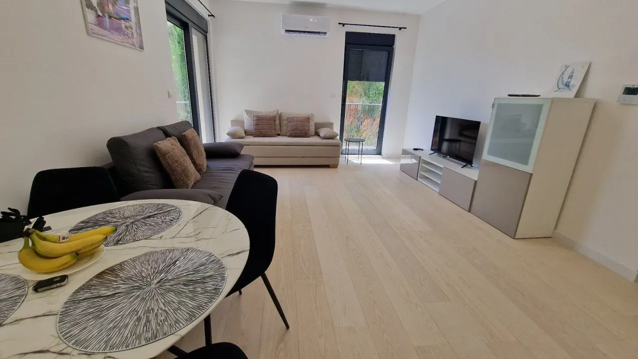Izdavanje, jednosoban stan, 46m², Budva, Crna Gora
