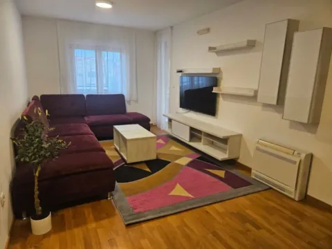 Izdavanje, jednosoban stan, 43m², Tološka šuma, Podgorica