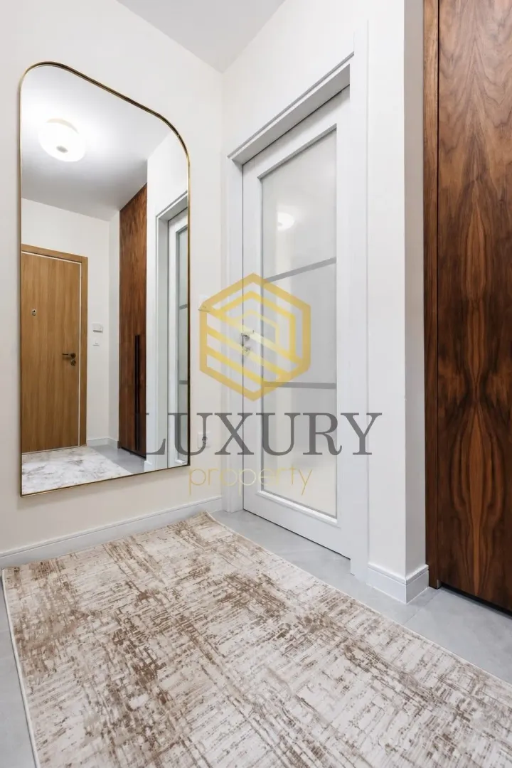Izdavanje, dvosoban stan, 73m², Central Point, Podgorica