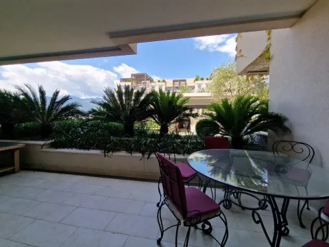 Sale, one bedroom apartment, 80m², Tivat, Crna Gora - image 2