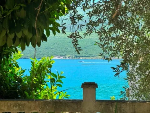 Prodaja, dvosoban stan, 59m², Đenovići, Herceg Novi