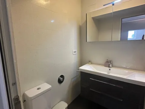 Izdavanje, dvosoban stan, 85m², Centar, Tivat - image 20