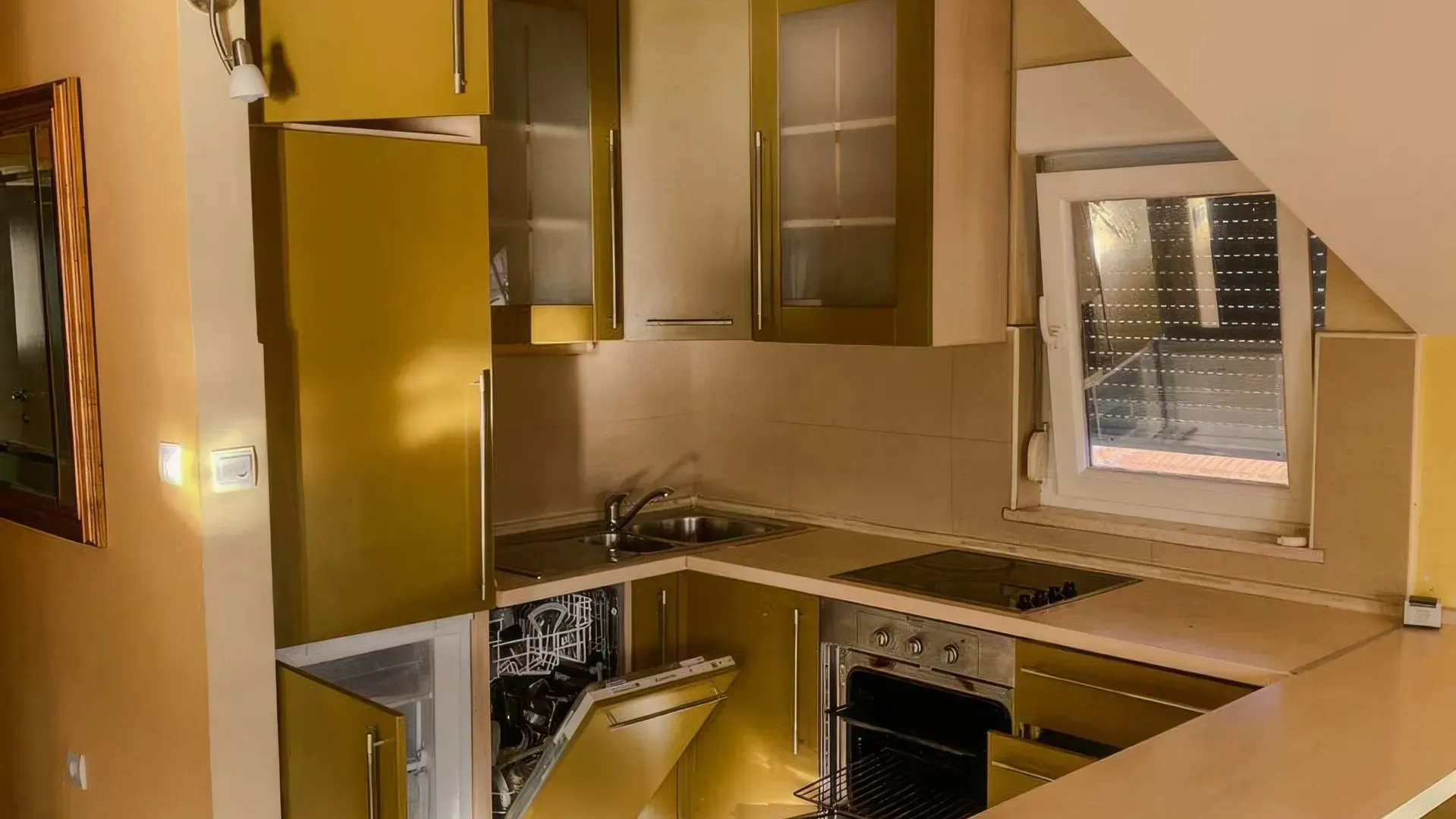 Izdavanje, dvosoban stan, 96m², Centar, Herceg Novi