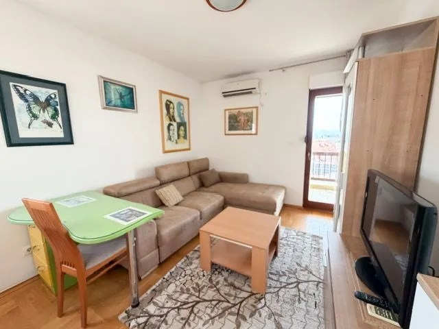 Izdavanje, jednosoban stan, 52m², Stari Aerodrom, Podgorica