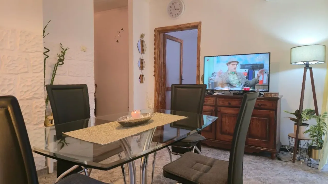 Prodaja, jednosoban stan, 35m², Škaljari, Kotor