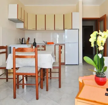 Rent, one bedroom apartment, 48m², Seljanovo, Tivat - image 2