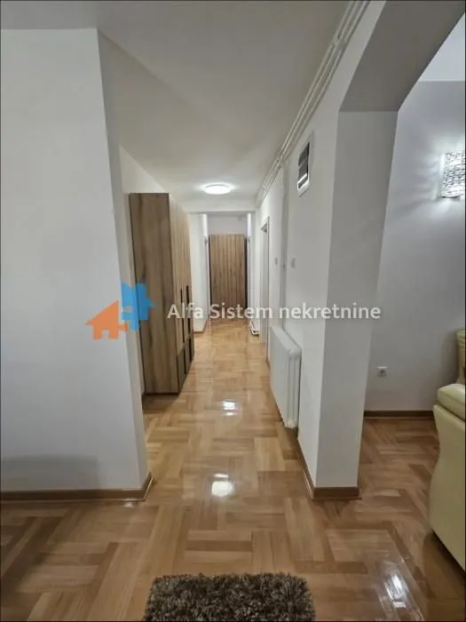 Izdavanje, četvorosoban stan, 120m², Savski Venac, Beograd