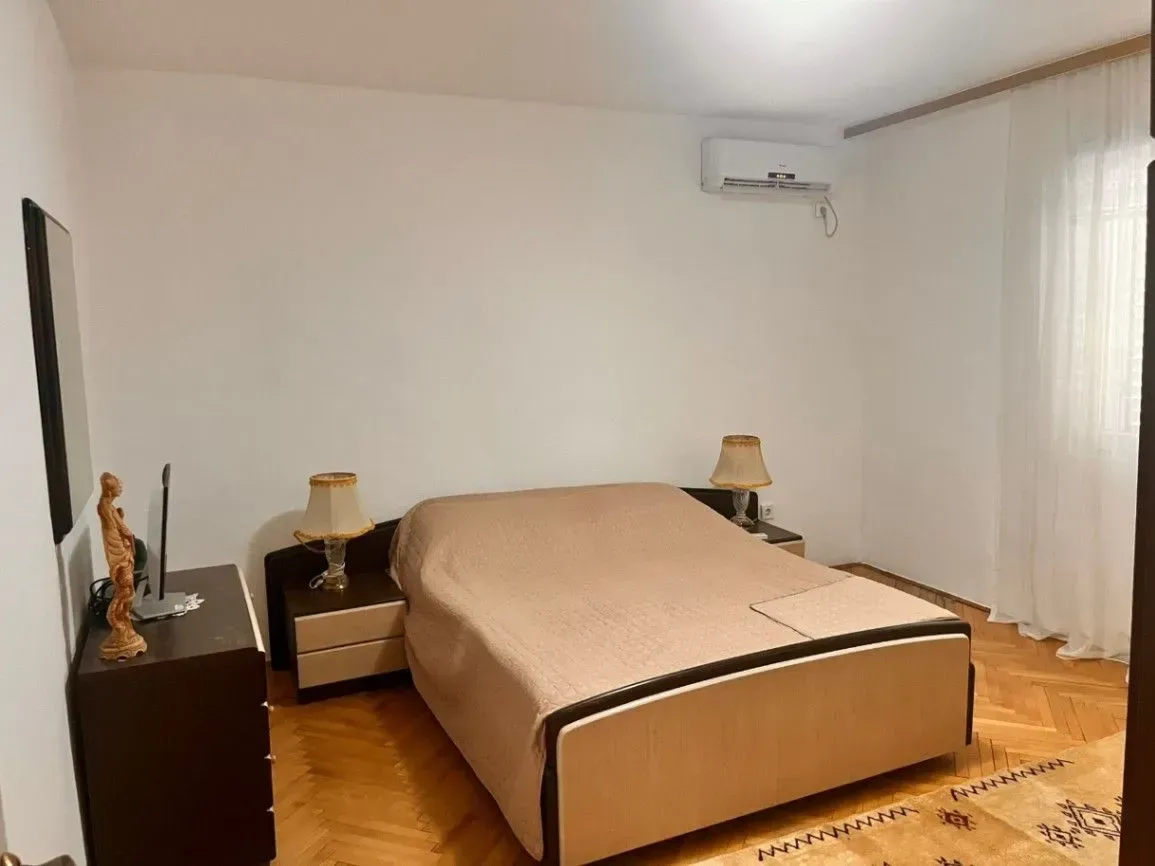 Izdavanje, kuća, 170m², Stari Aerodrom, Podgorica