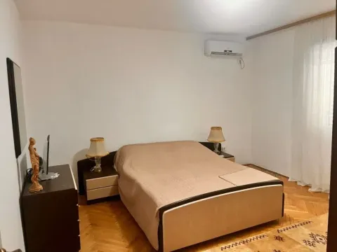 Izdavanje, kuća, 170m², Stari Aerodrom, Podgorica - image 11