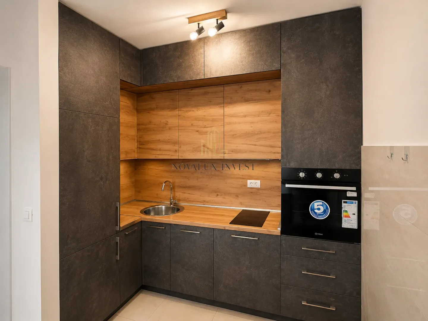 Izdavanje, jednosoban stan, 50m², Central Point, Podgorica