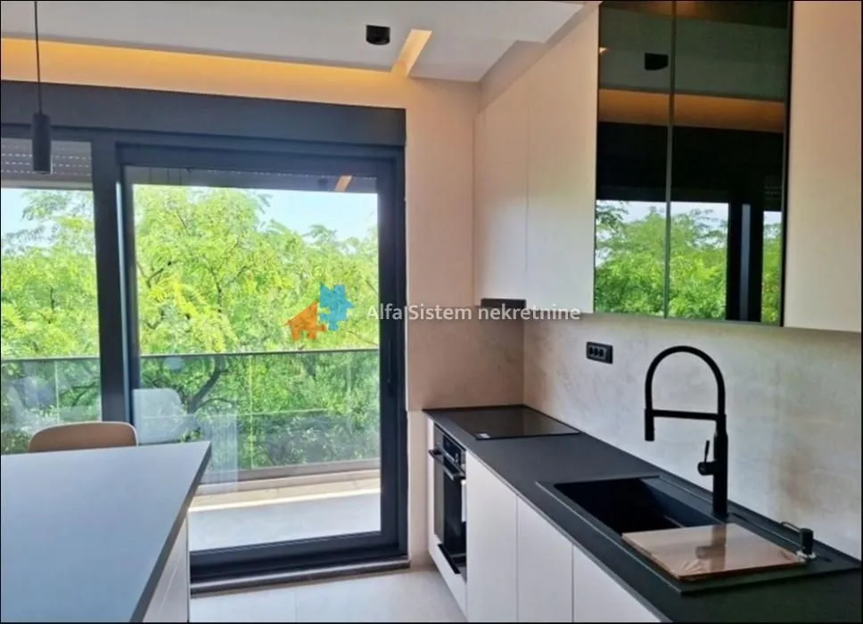 Izdavanje, trosoban stan, 82m², Zeleno Brdo, Zvezdara Sve Podlokacije