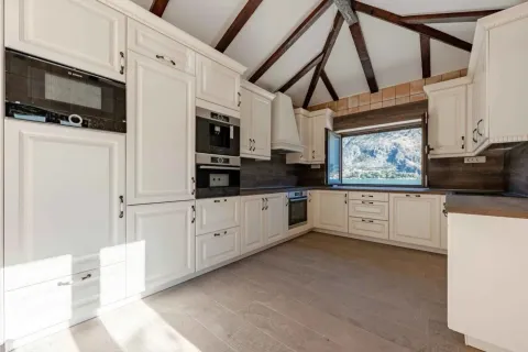 Sale, house, 130m², Muo, Kotor - image 9