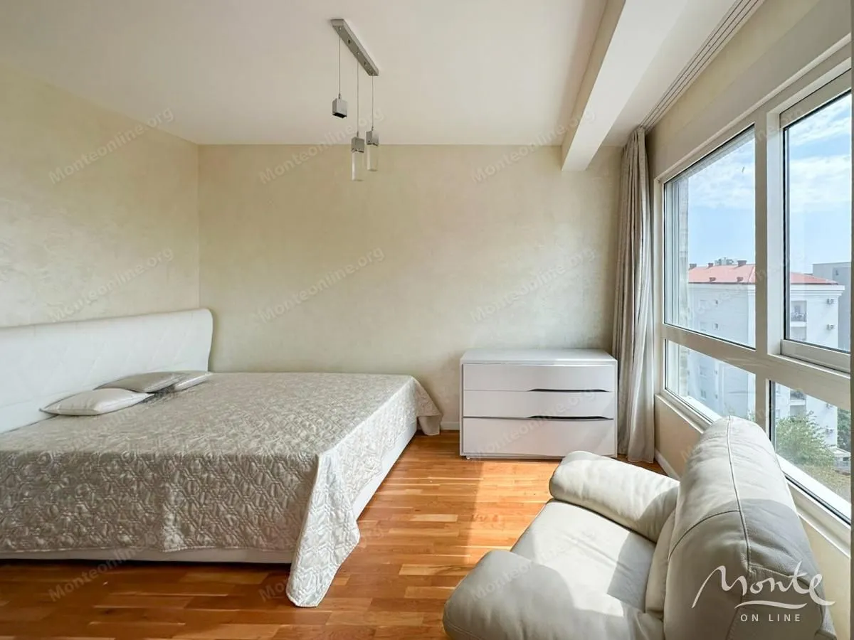 Sale, three bedroom apartment, 115m², Bečići, Budva