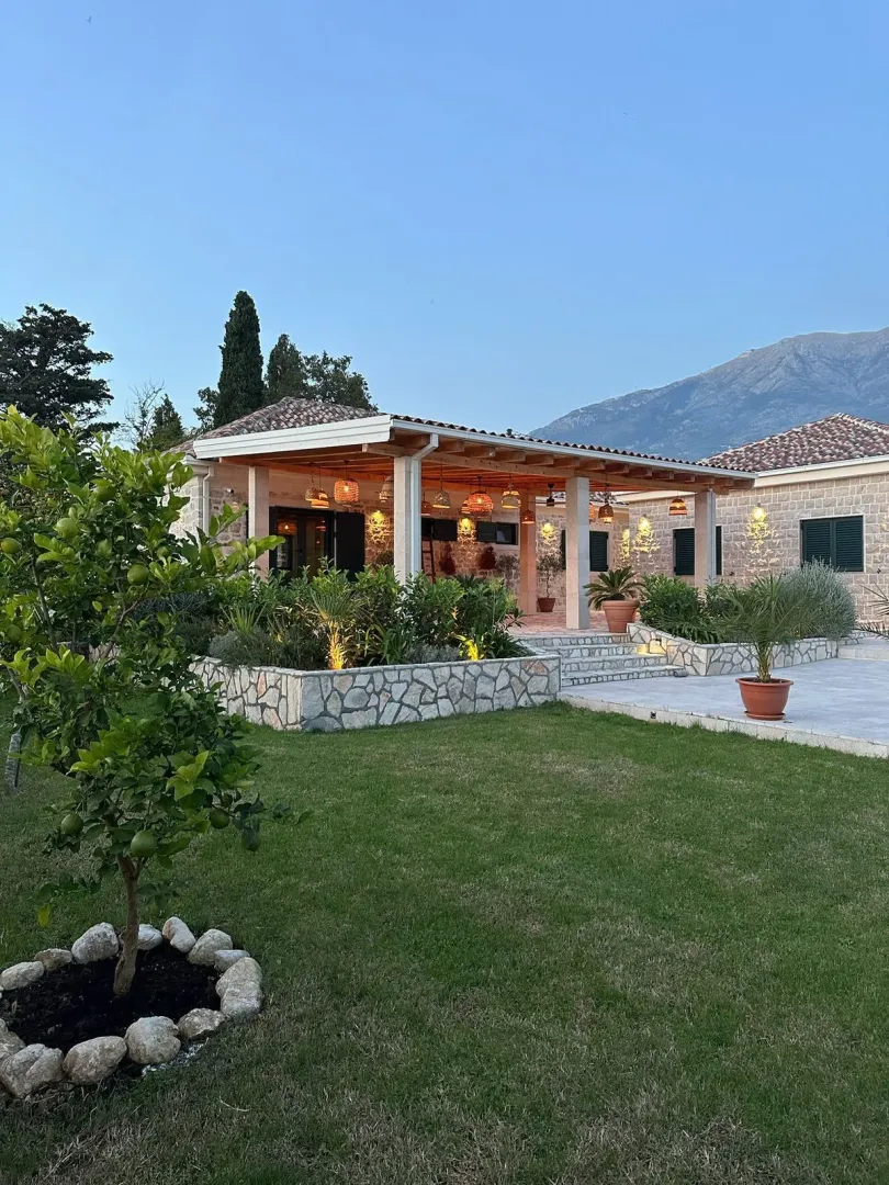 Sale, house, 2660m², Lastva Grbaljska, Kotor