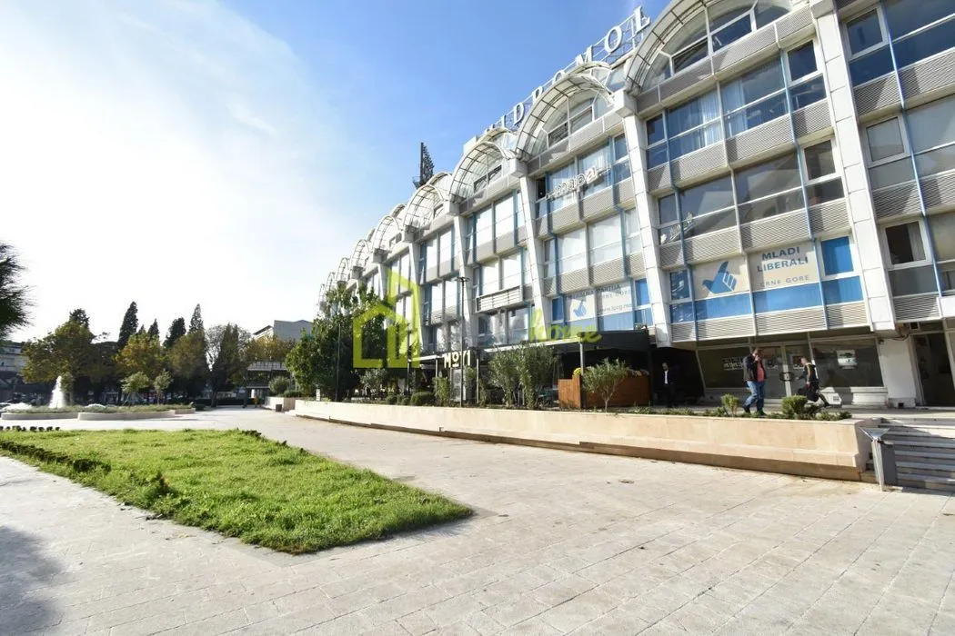 Izdavanje, poslovni prostor, 192m², Centar, Podgorica