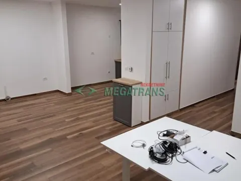 Izdavanje, četvorosoban stan, 100m², Centar, Novi Sad - image 5