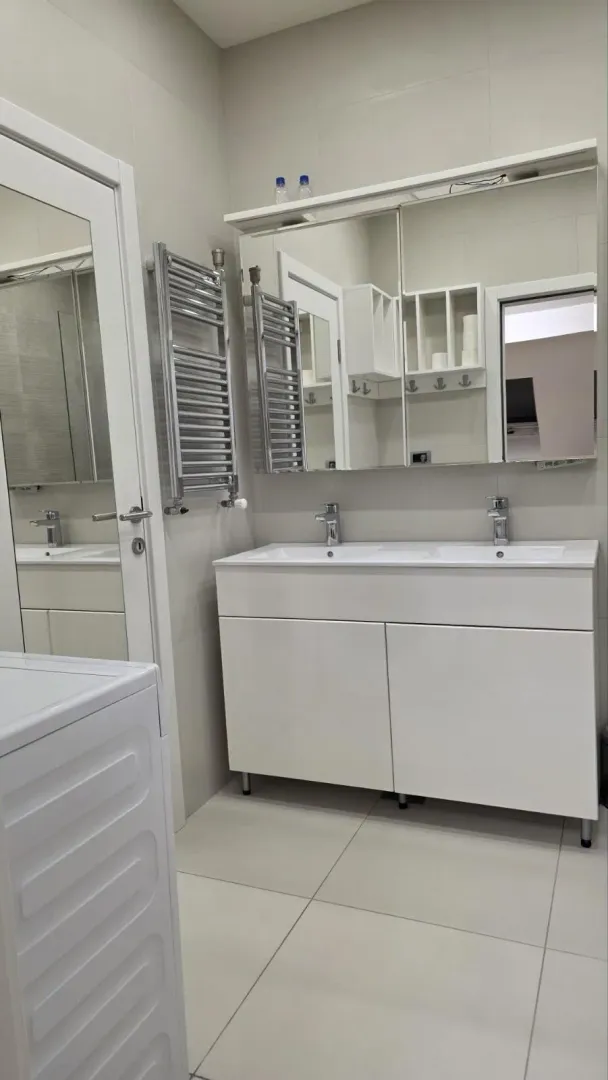 Izdavanje, trosoban stan, 130m², Bogoslovija, Palilula Sve Podlokacije