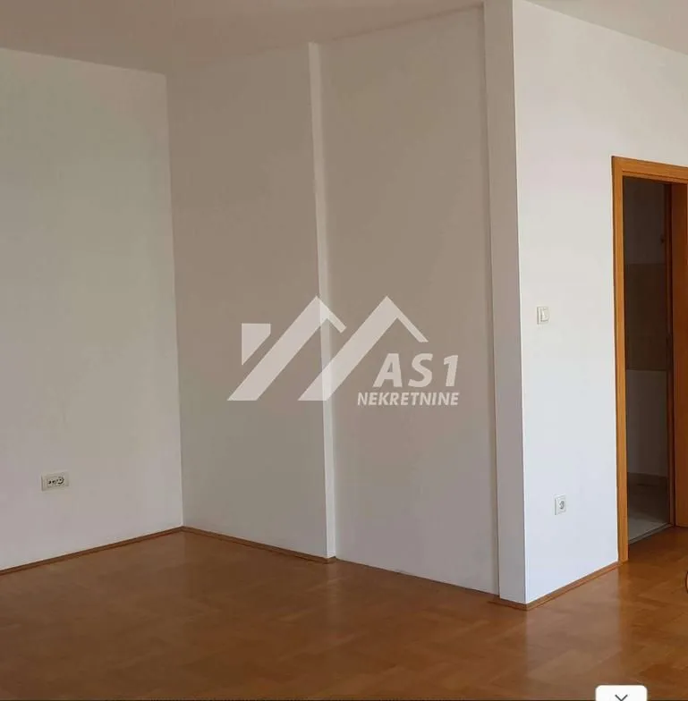Izdavanje, trosoban stan, 87m², Bulevar Evrope, Novi Sad Sve Podlokacije