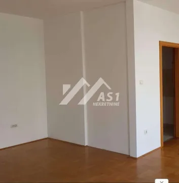 Izdavanje, trosoban stan, 87m², Bulevar Evrope, Novi Sad Sve Podlokacije - image 4