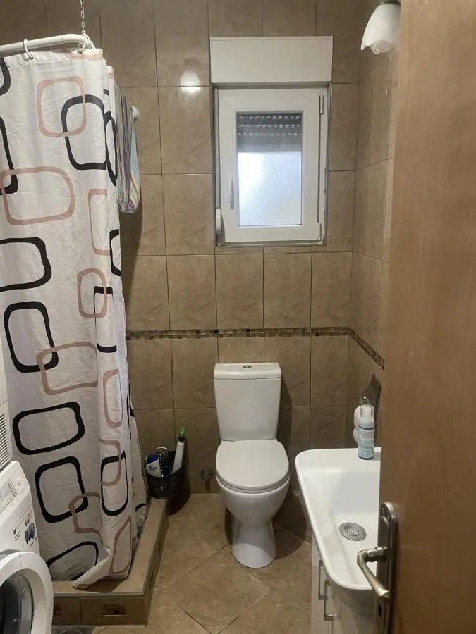 Izdavanje, kuća, 110m², Zemun Ugrinovci, Zemun Sve Podlokacije