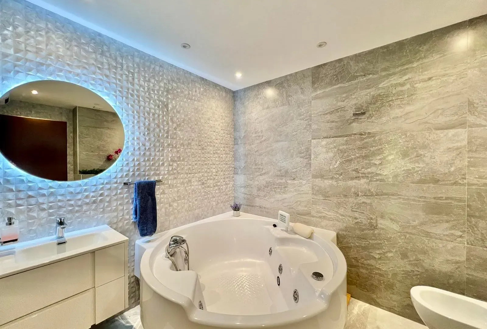 Izdavanje, trosoban stan, 165m², Gorica C, Podgorica