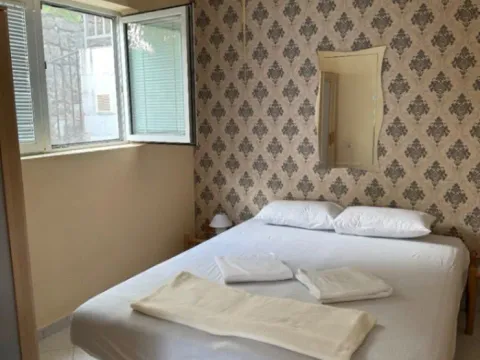 Izdavanje, kuća, 200m², Dobre Vode, Bar - image 2