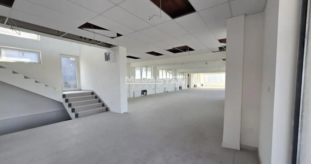 Rent, office space, 1200m², Žarkovo, Beograd
