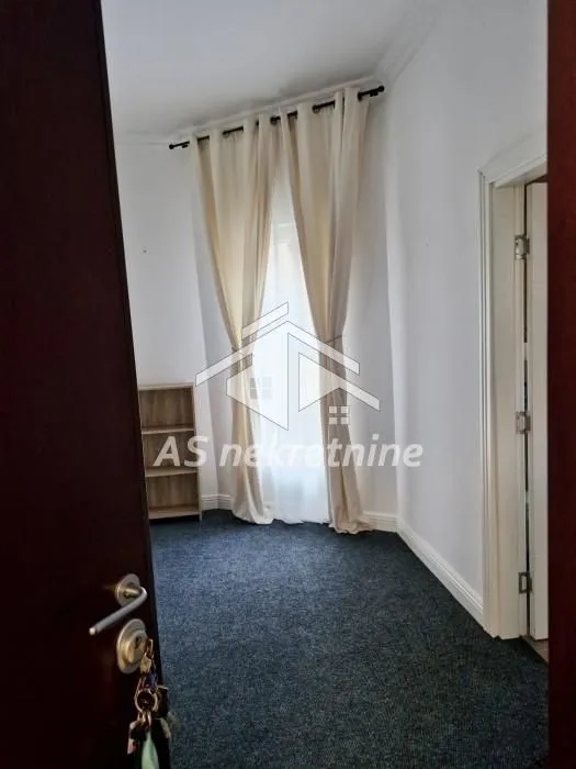 Rent, office space, 72m², Kalenić Pijaca, Vračar Sve Podlokacije