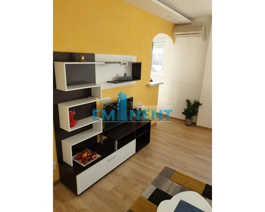 Izdavanje, stan, 34m², Zemun Centar, Zemun Sve Podlokacije
