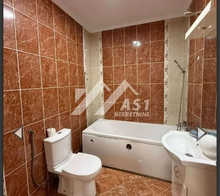 Izdavanje, četvorosoban stan, 95m², Veternik, Novi Sad Sve Podlokacije